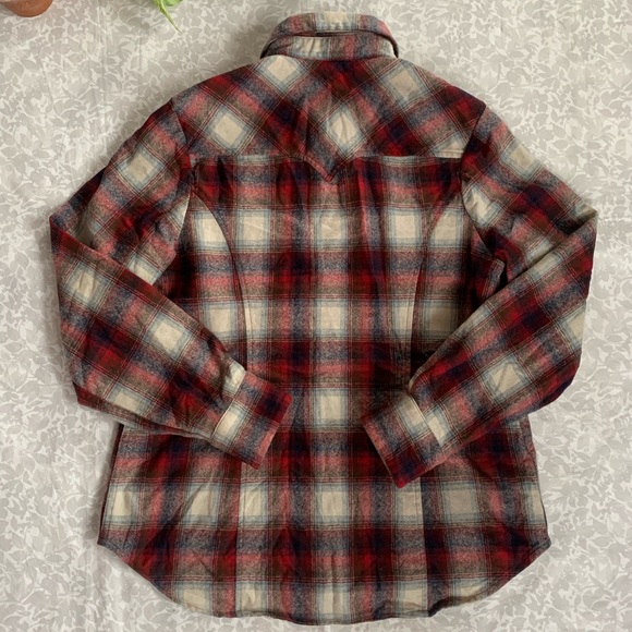 Pendleton Women’s Snap-Front Canyon Wool Shirt - Picture 5 of 7